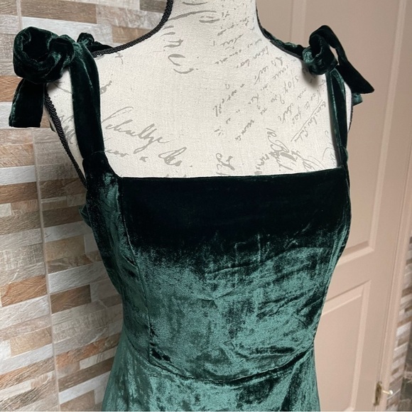 HOUSE of Harlow 1960 x REVOLVE Velvet mini dress with  shoulders ties Green Sz L - Picture 4 of 15